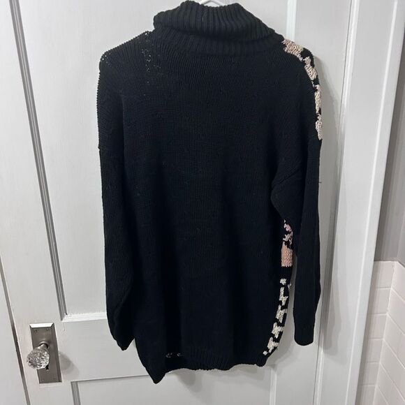 Vintage Patterned Turtleneck Sweater - Picture 4 of 4